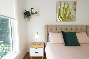 Bayside 4-BRM Home near Mentone