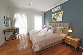 Hallam 5BRM Rental Entire House