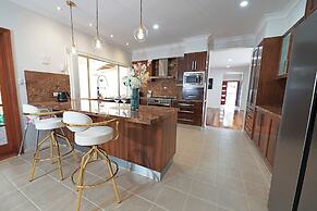 Hallam 5BRM Rental Entire House