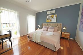 Hallam 5BRM Rental Entire House