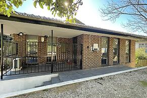 Maroondah 3BR Brick House