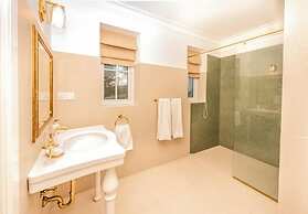 Tudor Barn - Little England Cottages