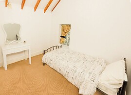 Tudor Barn - Little England Cottages