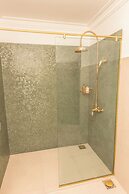 Tudor Barn - Little England Cottages