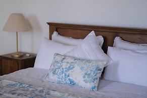 Tudor Barn - Little England Cottages