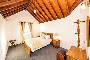 Tudor Barn - Little England Cottages