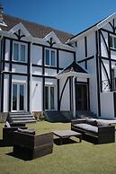 Tudor Barn - Little England Cottages