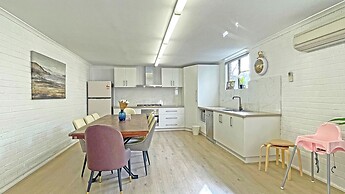 Pet Friendly Ringwood 3BR Home Parking