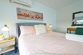 Pet Friendly Ringwood 3BR Home Parking