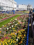 Perfect Location Near Beach, Shops and Restaurants