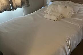 2br-sleeps6-wifi-freeparking-holidaypark