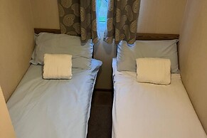 2br-sleeps6-wifi-freeparking-holidaypark