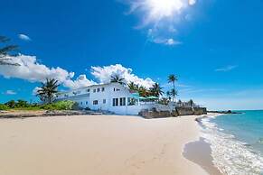 Modern, Stunning & Bright Central Beach Villa