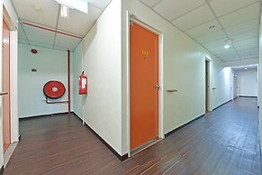 OYO 90846 Hotel Akasia