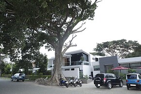 Villa Alpha International Hotel