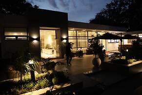 Villa Alpha International Hotel