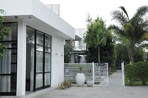 Villa Alpha International Hotel