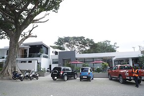 Villa Alpha International Hotel