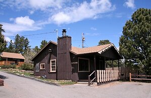 Lazy R Cottages: 2 2 Bedroom Cabin