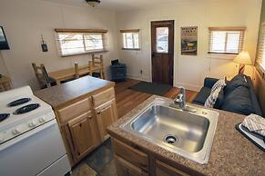Triple R Cottages: 2 1 Bedroom Cabin