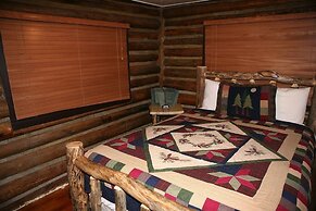 Triple R Cottages: 1 3 Bedroom Cabin