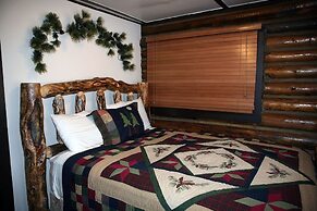 Triple R Cottages: 1 3 Bedroom Cabin