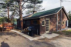 Triple R Cottages: 8 2 Bedroom Cabin