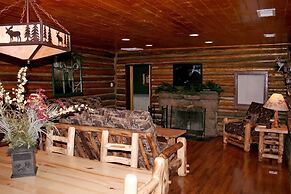 Triple R Cottages: 8 2 Bedroom Cabin