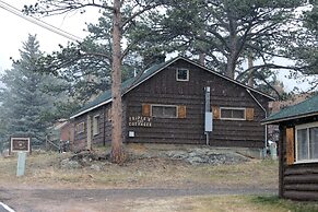 Triple R Cottages: 8 2 Bedroom Cabin
