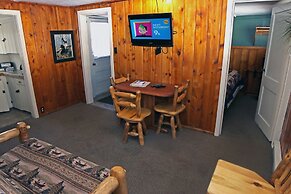 Triple R Cottages: 5 2 Bedroom Cabin