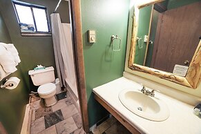 Timber Creek Chalets: 7 2 Bedroom Cabin