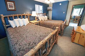 Timber Creek Chalets: 7 2 Bedroom Cabin