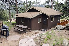 Lazy R Cottages: 5 2 Bedroom Cabin