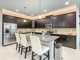 Paradise Away From The Parks At Solterra 6 Bedroom Home