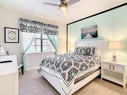 Paradise Away From The Parks At Solterra 6 Bedroom Home