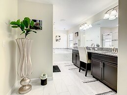 Paradise Away From The Parks At Solterra 6 Bedroom Home