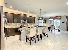 Paradise Away From The Parks At Solterra 6 Bedroom Home