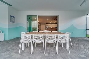 Living Large On Lelani 10 Bedroom Home