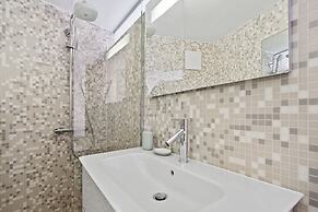 Modern Apt Old Town w Panoramic View ID4