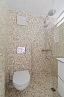 Modern Apt Old Town w Panoramic View ID4