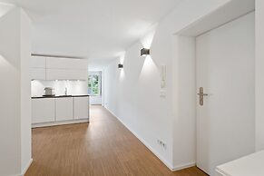 Modern Apt Old Town w Panoramic View ID4