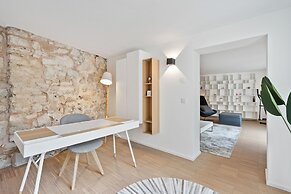 Modern Apt Old Town w Panoramic View ID4