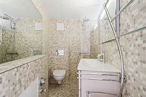 Modern Apt Old Town w Panoramic View ID4