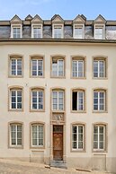 Modern Apt Old Town w Panoramic View ID4