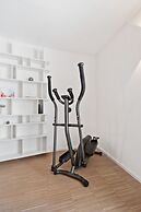 Modern Apt Old Town w Panoramic View ID4