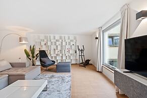 Modern Apt Old Town w Panoramic View ID4