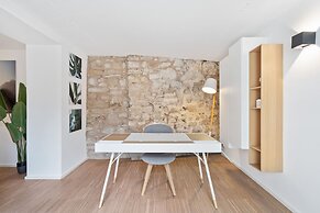 Modern Apt Old Town w Panoramic View ID4