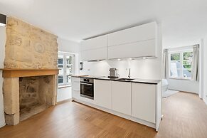 Modern Apt Old Town w Panoramic View ID4