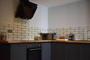 Luxury 2-bed Barn Conversion in Llansteffan