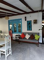 Happy hammocks, Weligama